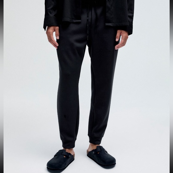 Lululemon Men’s “Smooth Spacer” Jogger 32-34” Inseam (S) *BESTSELLER* - Picture 1 of 10